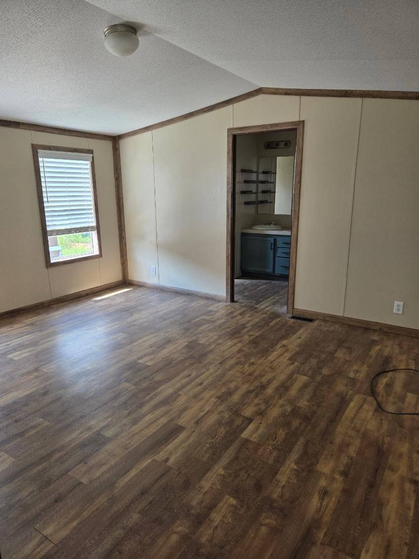 11573744-pRtB4CG5bT1N51Xg.jpg ALL You Need in One BEAUTIFUL space!!