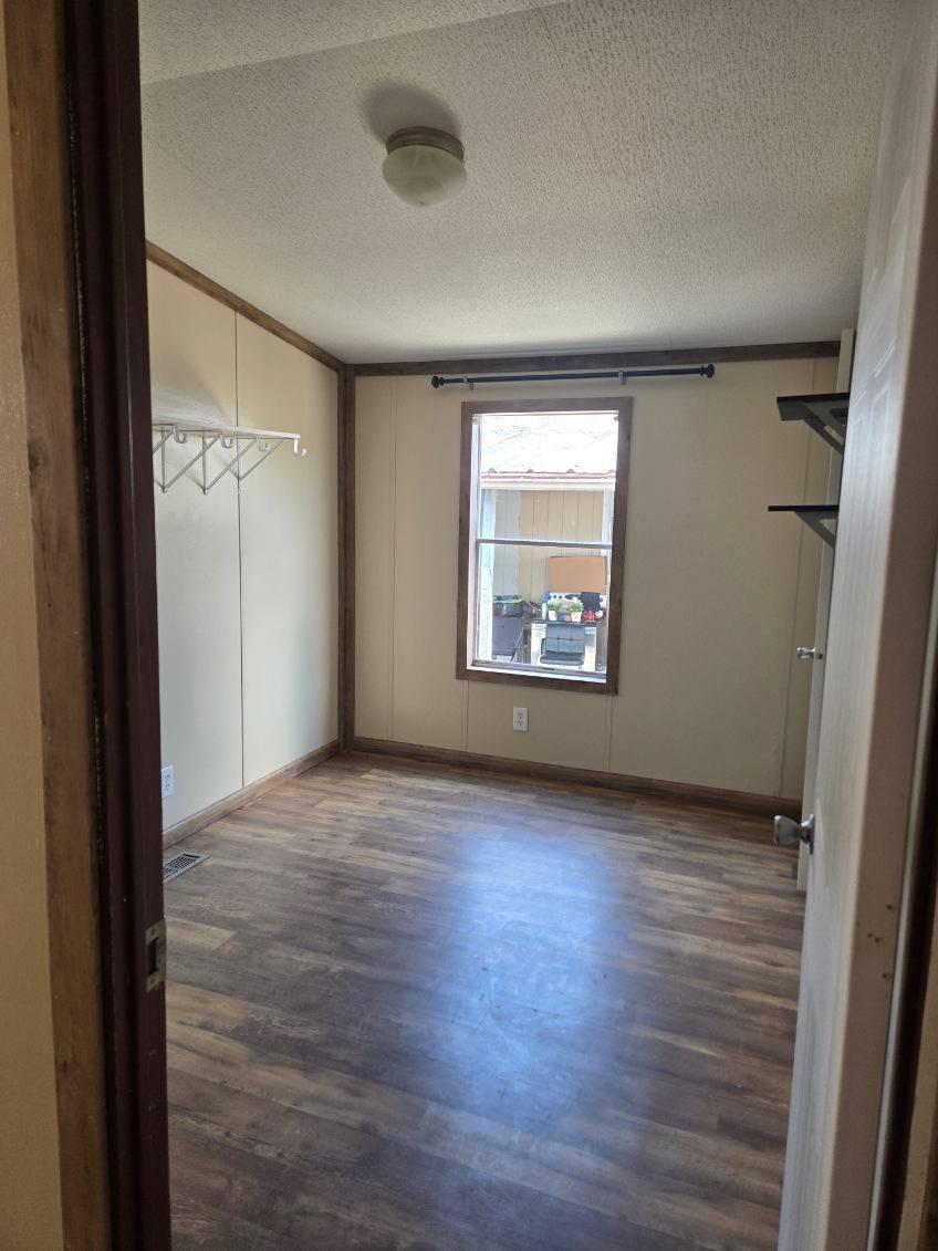 11573744-prt6F8DBnvZlj77N.jpg ALL You Need in One BEAUTIFUL space!!