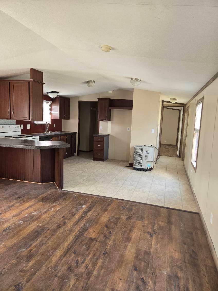 11573744-r57Ww6LvHRGTVg3p.jpg ALL You Need in One BEAUTIFUL space!!