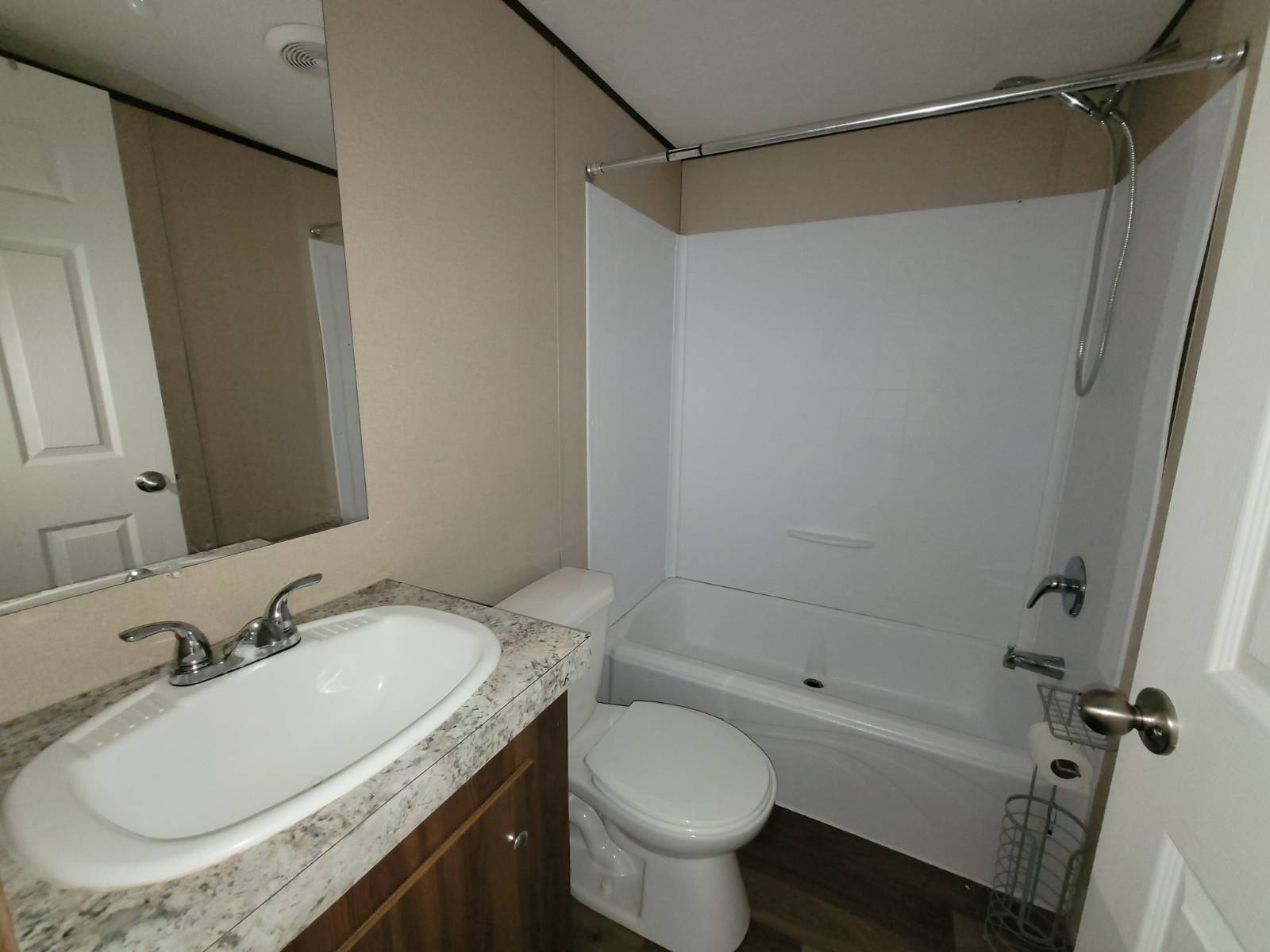 11608365-SXF379kl91PlVkPf.jpg WELCOME HOME!!
